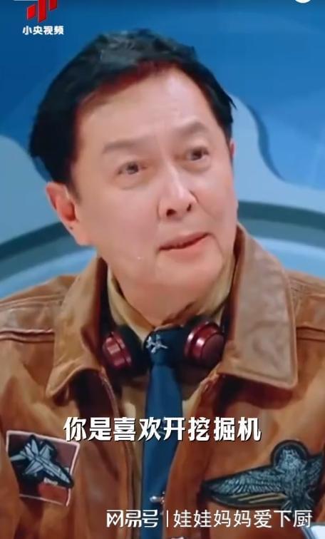 央妈都佩服！唐国强巧答“致命提问”：接挖掘机广告是为捞金吗？(图6)