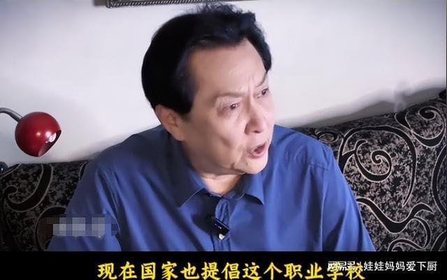 央妈都佩服！唐国强巧答“致命提问”：接挖掘机广告是为捞金吗？(图11)