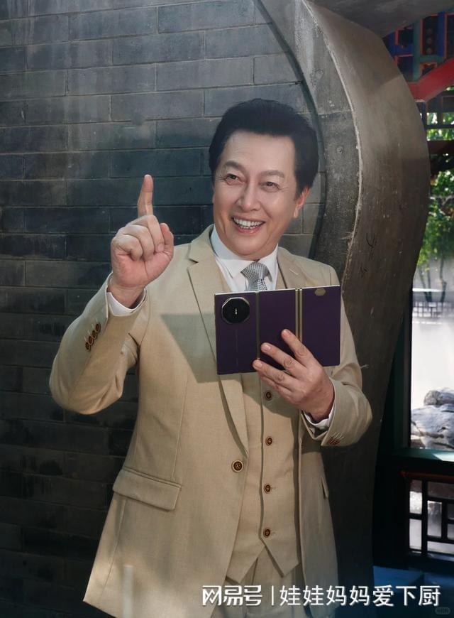 央妈都佩服！唐国强巧答“致命提问”：接挖掘机广告是为捞金吗？(图16)