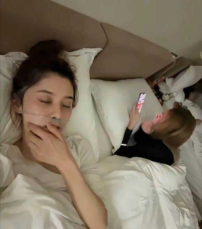 九游娱乐：太紧张!梁靖崑老婆边吸氧边看比赛老公0-2大逆转她差点上不来气(图4)