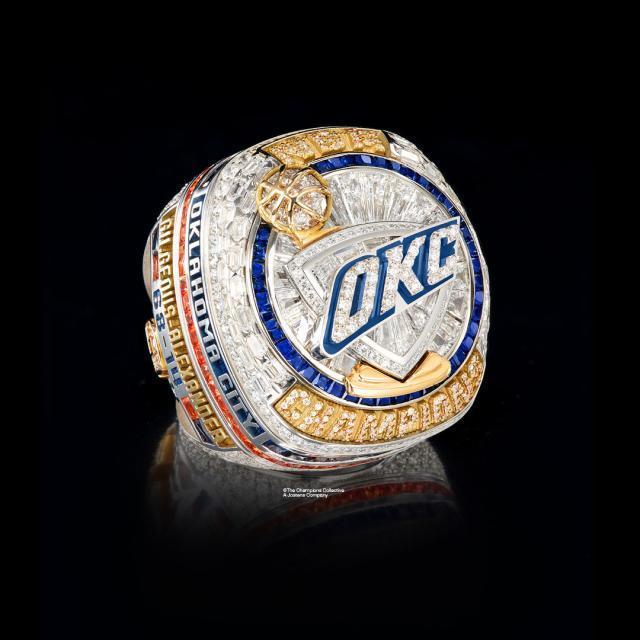 荣耀时刻！雷霆球员领取冠军戒指戒中戒设计亮眼(图2)