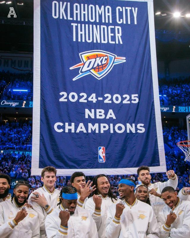 荣耀时刻！雷霆球员领取冠军戒指戒中戒设计亮眼