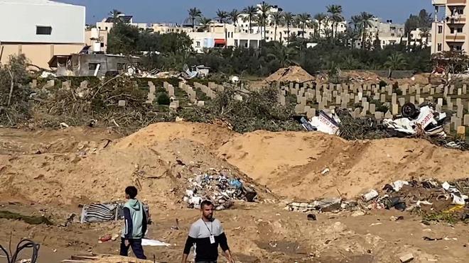 九游娱乐：加沙难民营地蔓延至墓地数十万巴勒斯坦人被迫栖身坟场(图6)