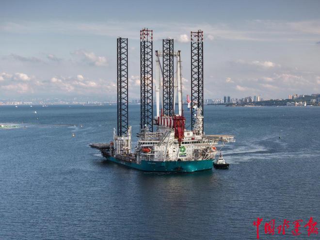 烟台海事局精准服务保障全球吊装吨位最大全直流风电安装船出港