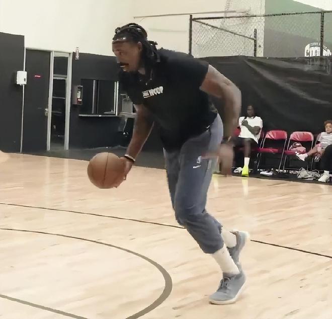 九游娱乐NineGame：弗格的训练搭子官宣360万美金加盟鹈鹕!再见NBA冠军中锋辽篮咋办(图6)