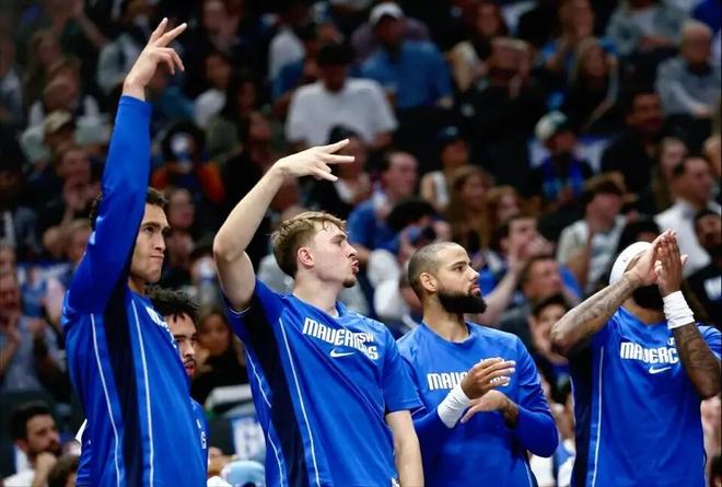 新赛季同时两连败！火箭和独行侠的“高个子实验”为何翻车？(图7)