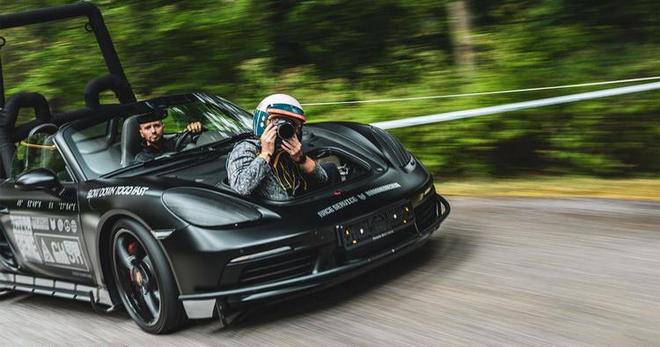 最狂野的摄影车？坐在保时捷718BoxsterS车头拍照见过没有