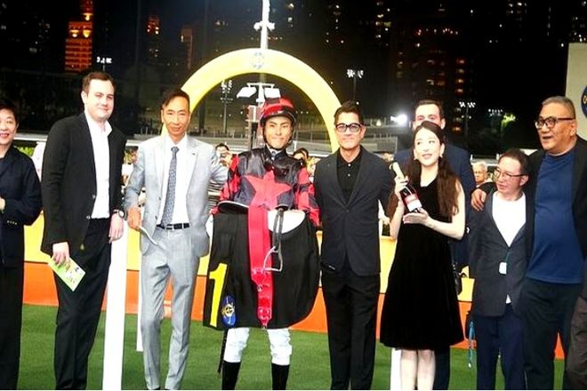 九游娱乐NineGame：方媛卷得令人害怕：产后几天光速恢复穿戴50万行头为郭富城庆生