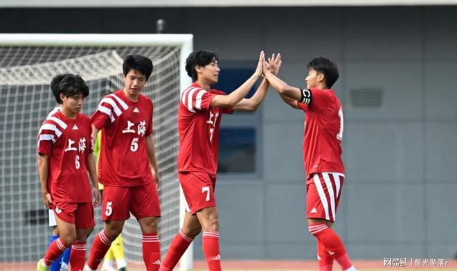 九游娱乐：帽子戏法只是掩体：上海U20命运全部系于徐根宝换人的每一秒(图4)