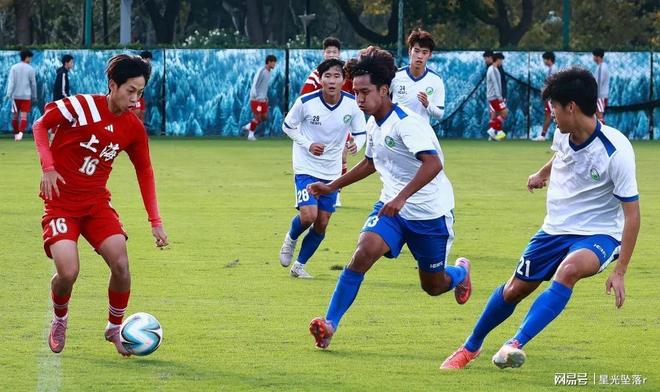 九游娱乐：帽子戏法只是掩体：上海U20命运全部系于徐根宝换人的每一秒(图5)