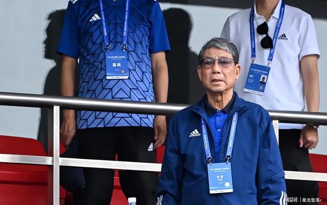 九游娱乐：帽子戏法只是掩体：上海U20命运全部系于徐根宝换人的每一秒(图3)