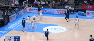 九游娱乐NineGame：广东全运最佳引援？王睿泽爆砍27+11关键时刻连续砍分点燃现场(图2)