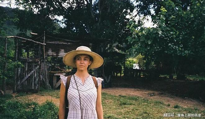 九游娱乐：“悉尼妹”西德妮·斯威尼今年三部新片票房连扑(图2)