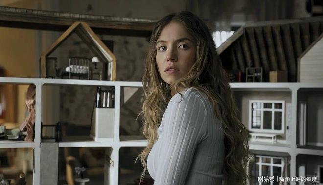 九游娱乐：“悉尼妹”西德妮·斯威尼今年三部新片票房连扑(图3)