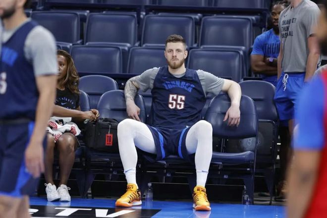 九游娱乐NineGame：进化成功！33+19打爆对手3年8700万真香啊雷霆赚到了(图3)