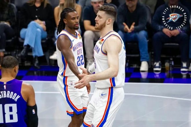 九游娱乐NineGame：进化成功！33+19打爆对手3年8700万真香啊雷霆赚到了(图4)