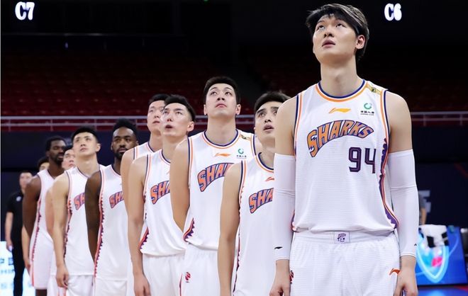 九游娱乐：千呼万唤始出来曝上海队签争议外援联手张镇麟辅助卢伟冲冠