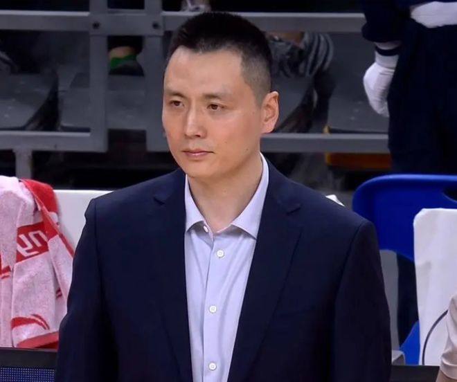 九游娱乐：千呼万唤始出来曝上海队签争议外援联手张镇麟辅助卢伟冲冠(图3)