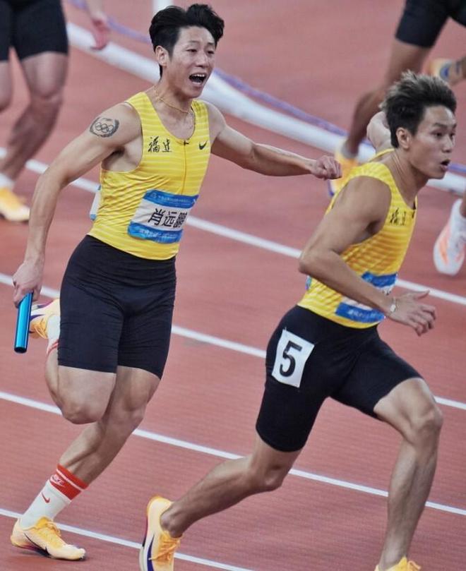 林雨薇全运首金！混合4×100接力：福建队创世界第2好成绩夺冠(图2)