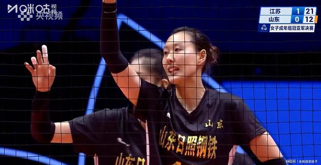 施海荣双杀制敌吴梦洁砍28分江苏女排3-0夺冠(图8)