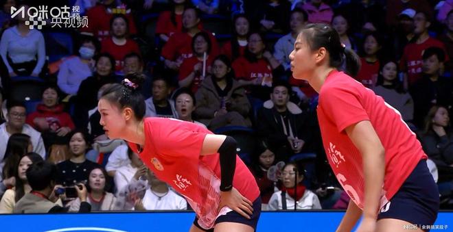 施海荣双杀制敌吴梦洁砍28分江苏女排3-0夺冠(图5)