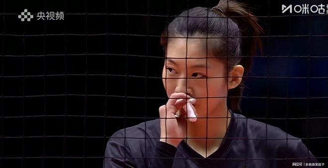 施海荣双杀制敌吴梦洁砍28分江苏女排3-0夺冠(图3)