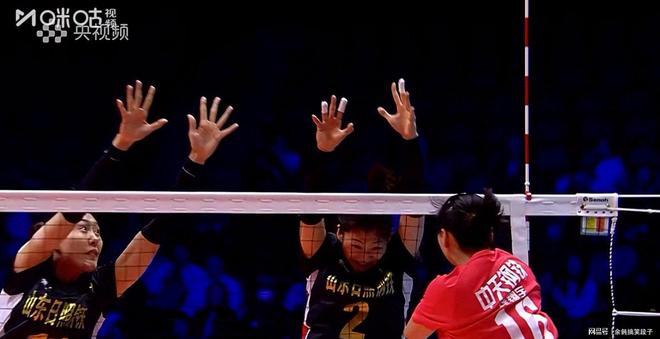施海荣双杀制敌吴梦洁砍28分江苏女排3-0夺冠(图9)