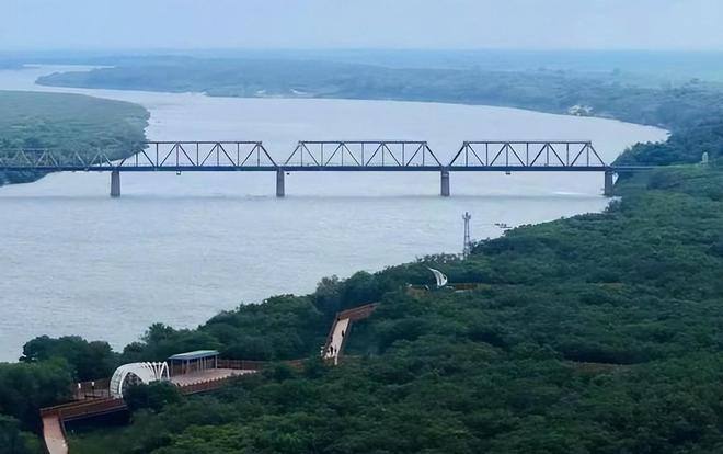 被夹在缝隙间的中国领土：防川是中国最窄的领土仅有8米宽！(图6)