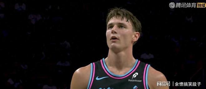 九游娱乐NineGame：14分惨败！波杰20+8+2赛后库里走入场内格林紧随其后