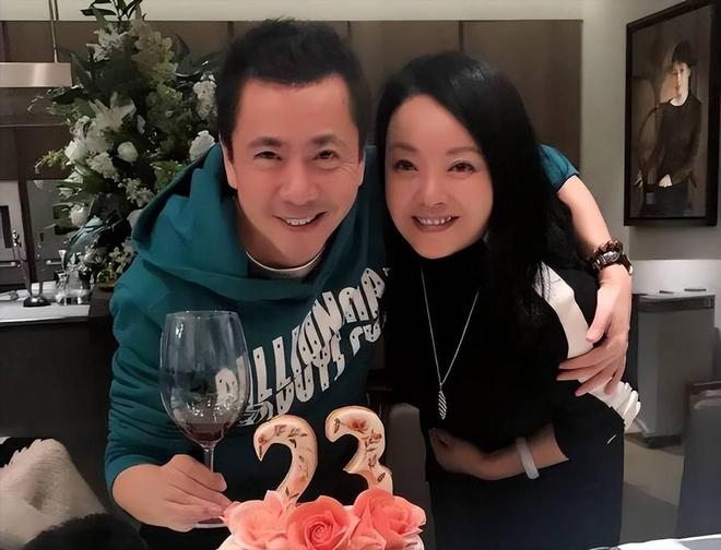 虱子多不怕咬！欠债数亿妻子带货还债内娱大佬活成笑话