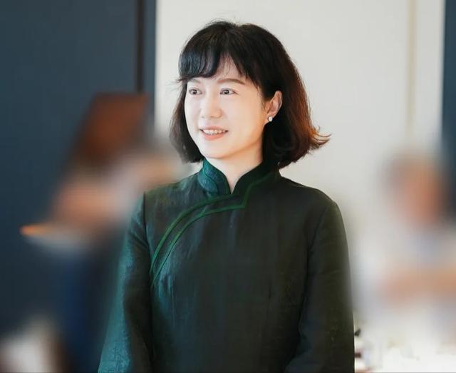 杨振宁走后1个月翁帆搬离别墅带走34箱东西那是她的全部财产