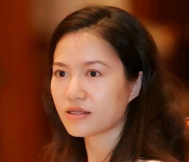杨振宁走后1个月翁帆搬离别墅带走34箱东西那是她的全部财产(图3)