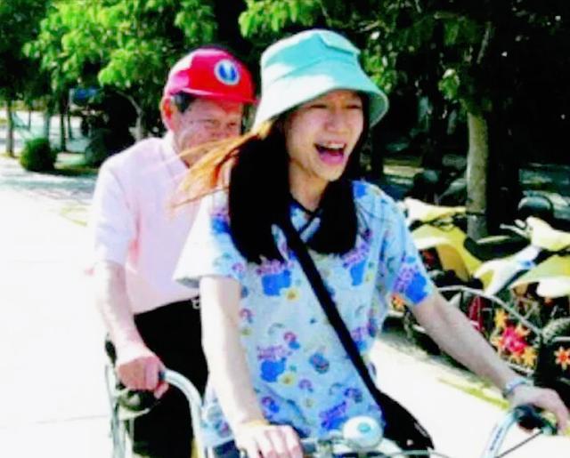 杨振宁走后1个月翁帆搬离别墅带走34箱东西那是她的全部财产(图10)