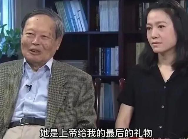 杨振宁走后1个月翁帆搬离别墅带走34箱东西那是她的全部财产(图8)