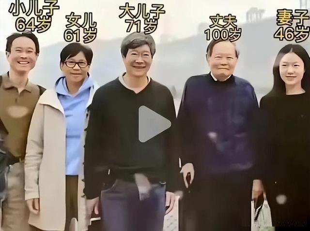 杨振宁走后1个月翁帆搬离别墅带走34箱东西那是她的全部财产(图9)