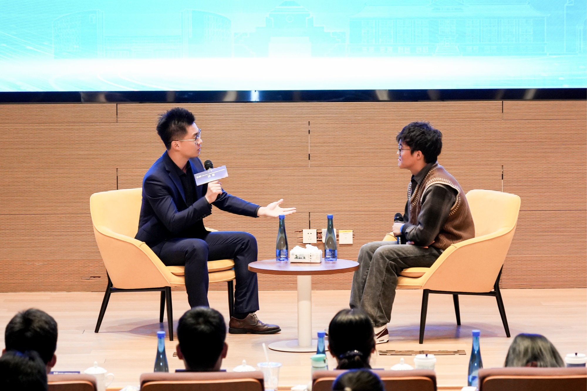 九游娱乐：天津大学辅导员“脱口秀”谈育人用“新潮”“爆梗”传播党的创新理论(图2)