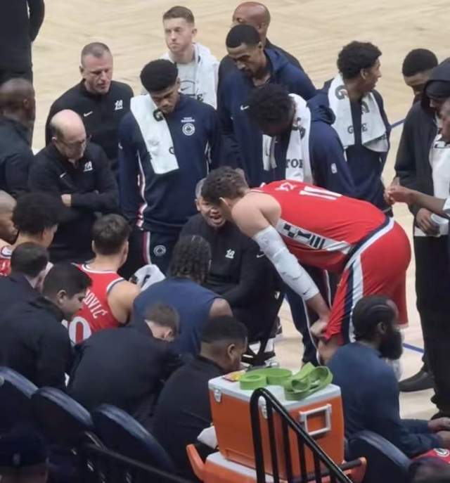 快船又一矛盾曝光！泰伦卢暂停布置战术哈登坐一旁冷眼旁观(图2)