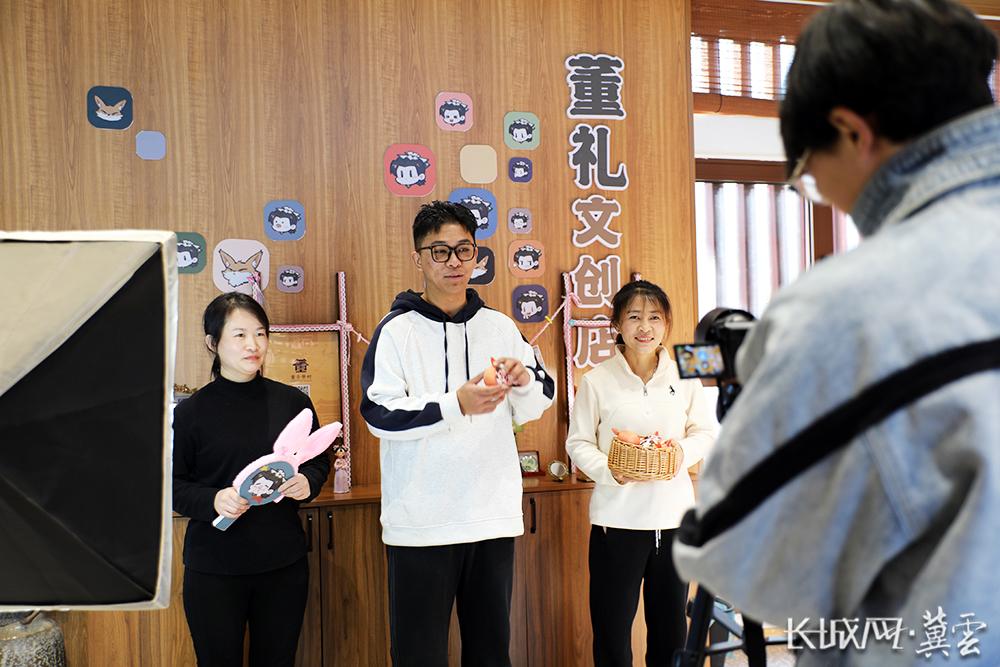 幸福生活开村播｜没听错！董仲舒喊你快来(图2)