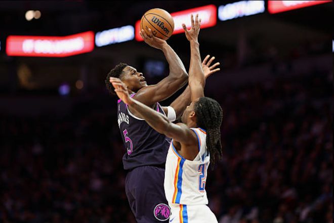 九游娱乐：大心脏！爱德华兹关键三分+盖帽+抢断制胜森林狼掀翻联盟第一(图3)