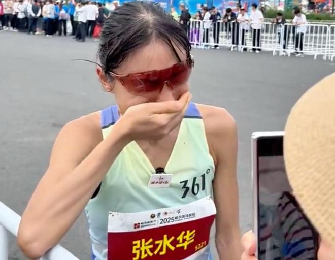 奖金107万！张水华获全马冠军：曾炮轰领导不给调休近3站2冠1亚(图3)