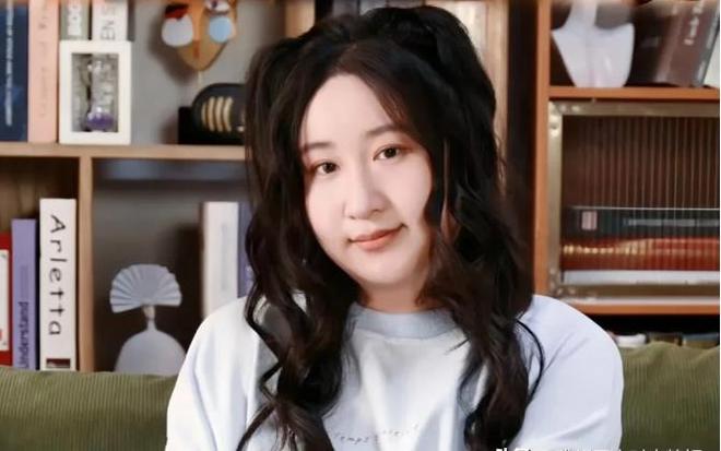 锤娜丽莎：从“女团C位”到“喜剧女王”她用180斤撞开一条花路(图10)