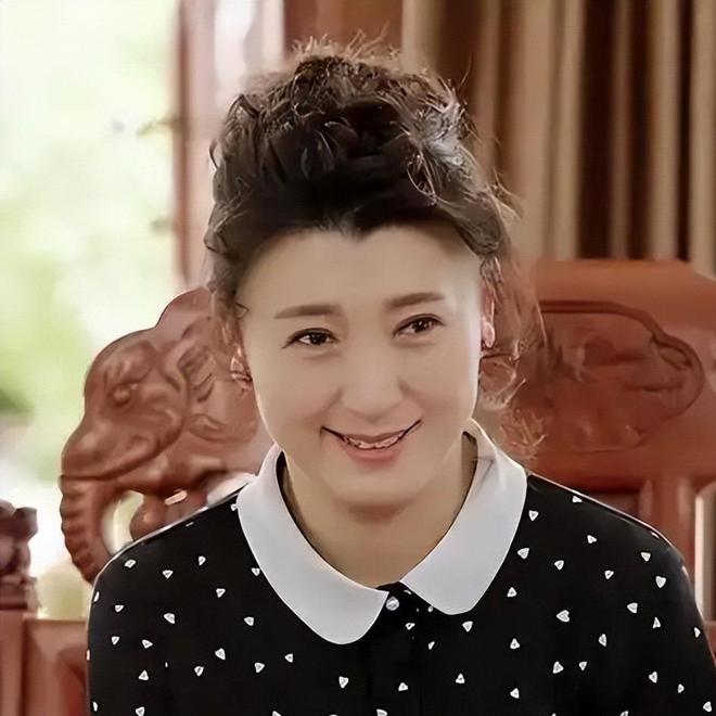 没对比就没伤害！68岁冯巩朴素现状曝光让哭穷的闫学晶无地自容