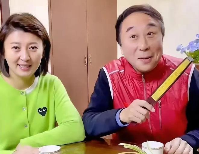 没对比就没伤害！68岁冯巩朴素现状曝光让哭穷的闫学晶无地自容(图21)