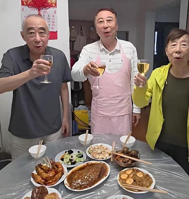 没对比就没伤害！68岁冯巩朴素现状曝光让哭穷的闫学晶无地自容(图18)