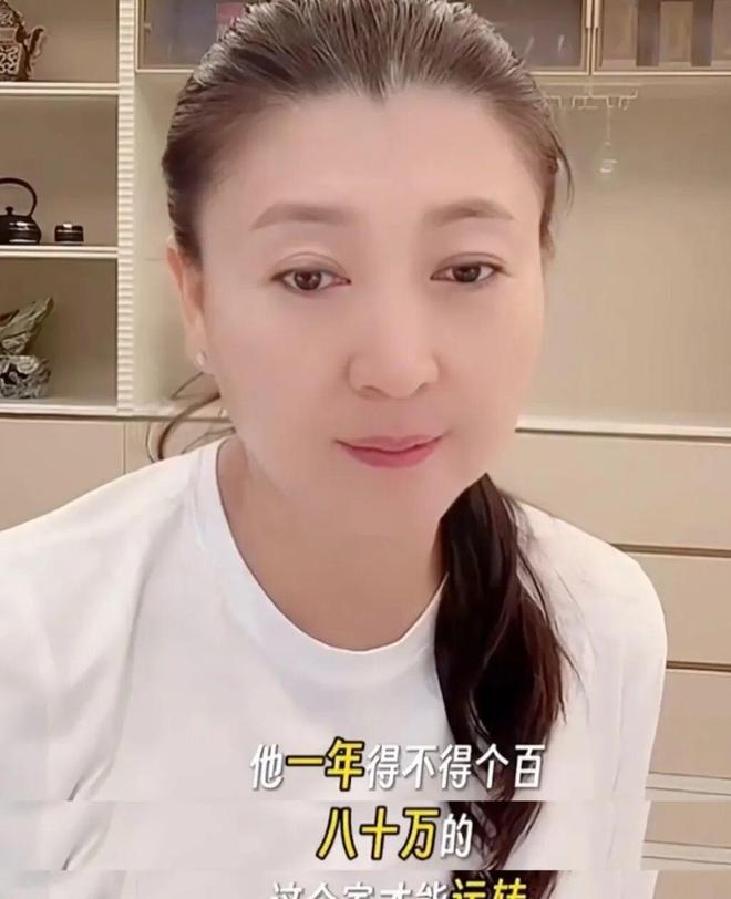 没对比就没伤害！68岁冯巩朴素现状曝光让哭穷的闫学晶无地自容(图3)