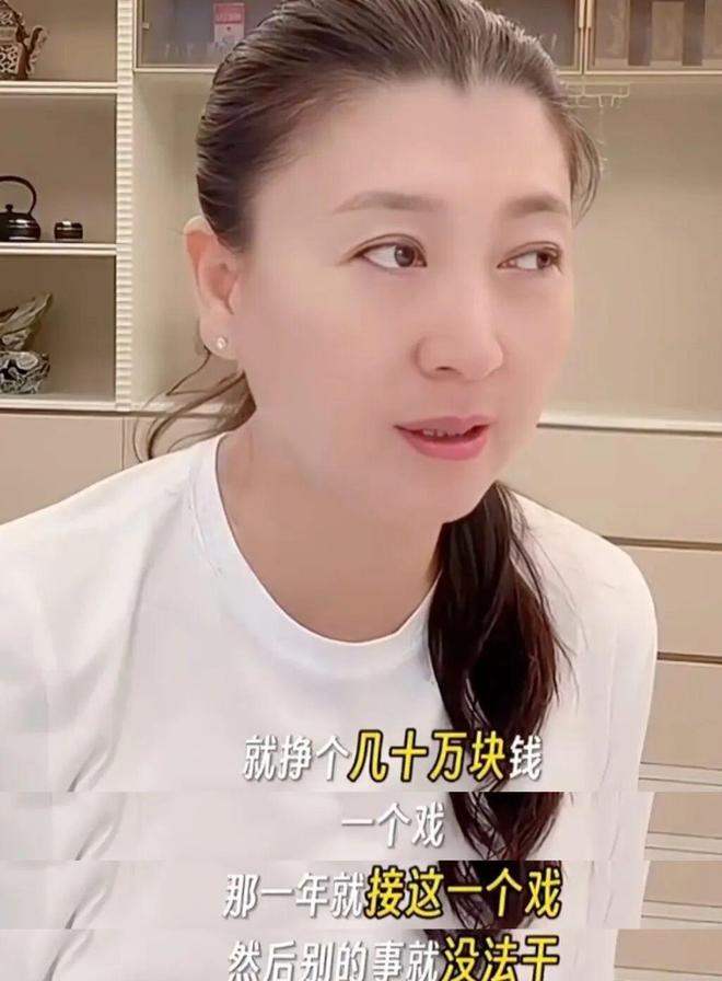 没对比就没伤害！68岁冯巩朴素现状曝光让哭穷的闫学晶无地自容(图4)