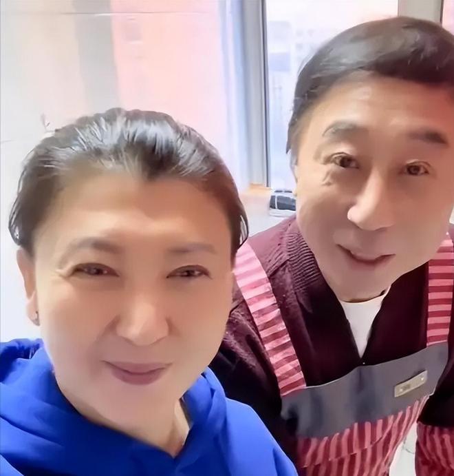 没对比就没伤害！68岁冯巩朴素现状曝光让哭穷的闫学晶无地自容(图11)