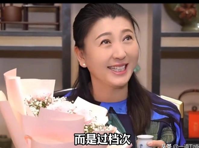 没对比就没伤害！68岁冯巩朴素现状曝光让哭穷的闫学晶无地自容(图10)