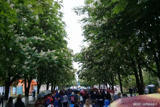 九游娱乐NineGame：乌克兰居民：母亲在战争期间去世俄罗斯人夺走了我们逝去的亲人(图2)