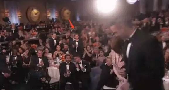 金球奖又吃又喝又接吻这到底是狂欢派对还是颁奖典礼？第74届金球奖又开炸啦！(图15)